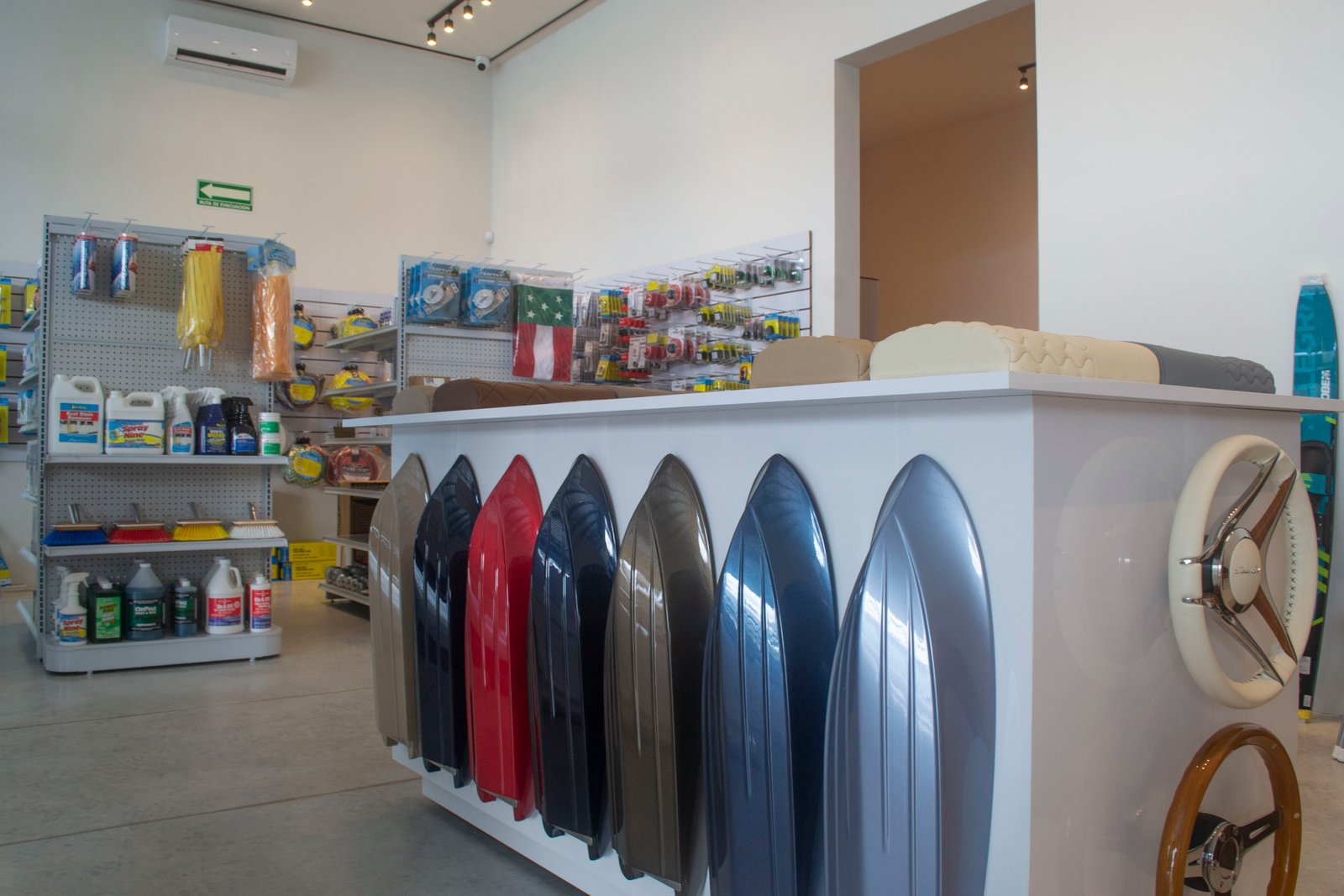thundermarine Nuestro showroom